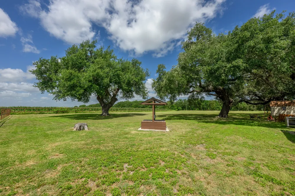 7092 FM 621 Martindale, TX 78655