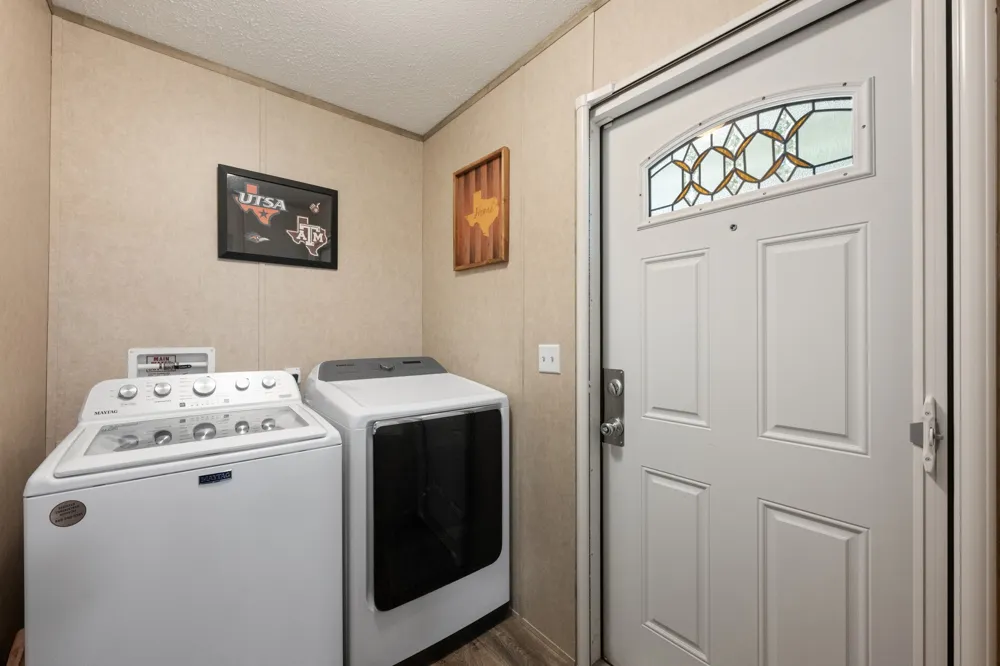 7092 FM 621 Martindale, TX 78655