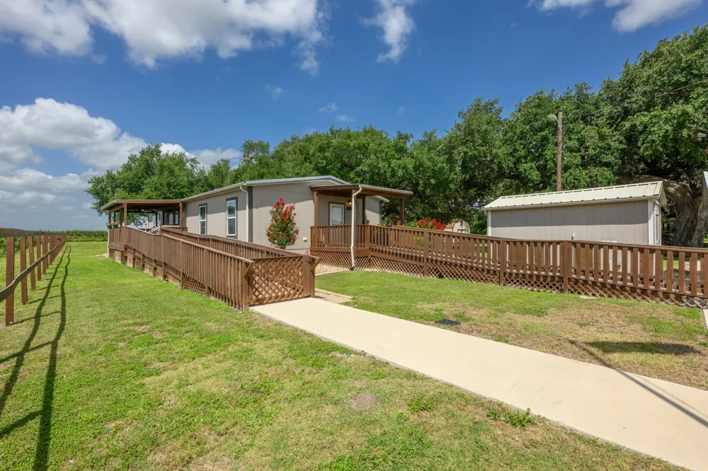 7092 FM 621 Martindale, TX 78655