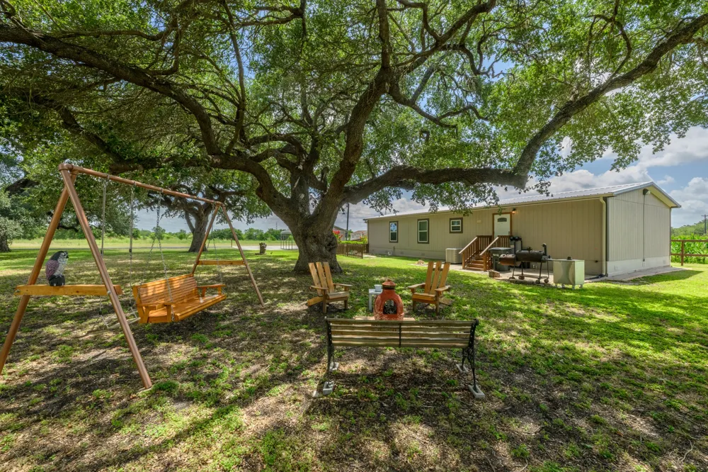 7092 FM 621 Martindale, TX 78655
