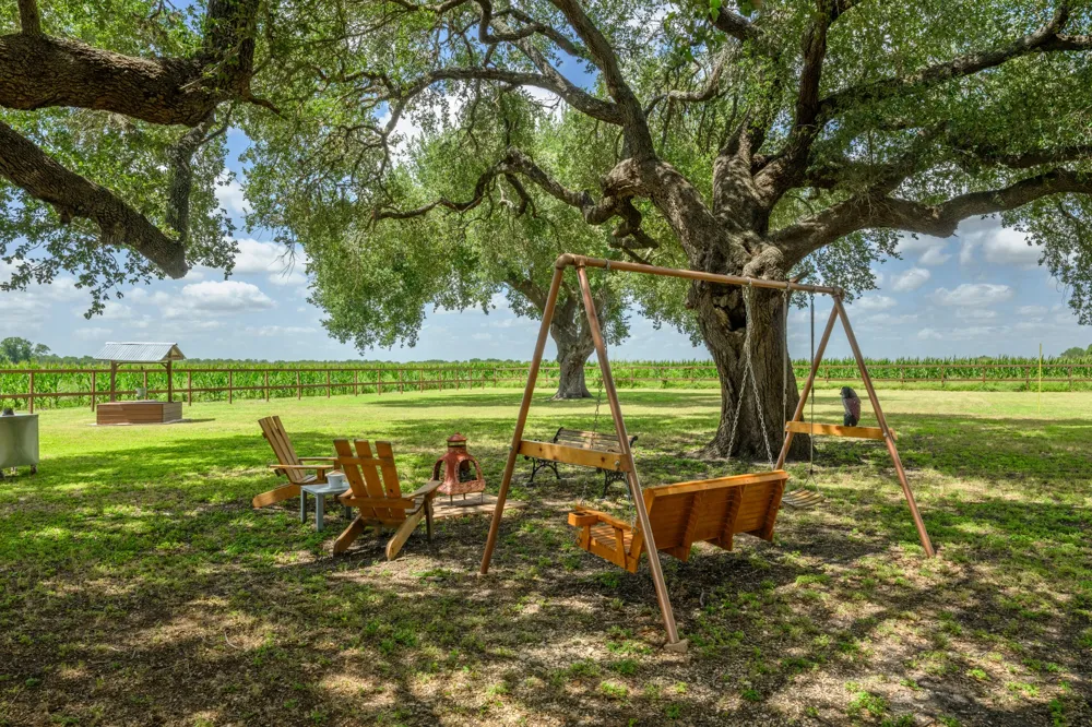 7092 FM 621 Martindale, TX 78655
