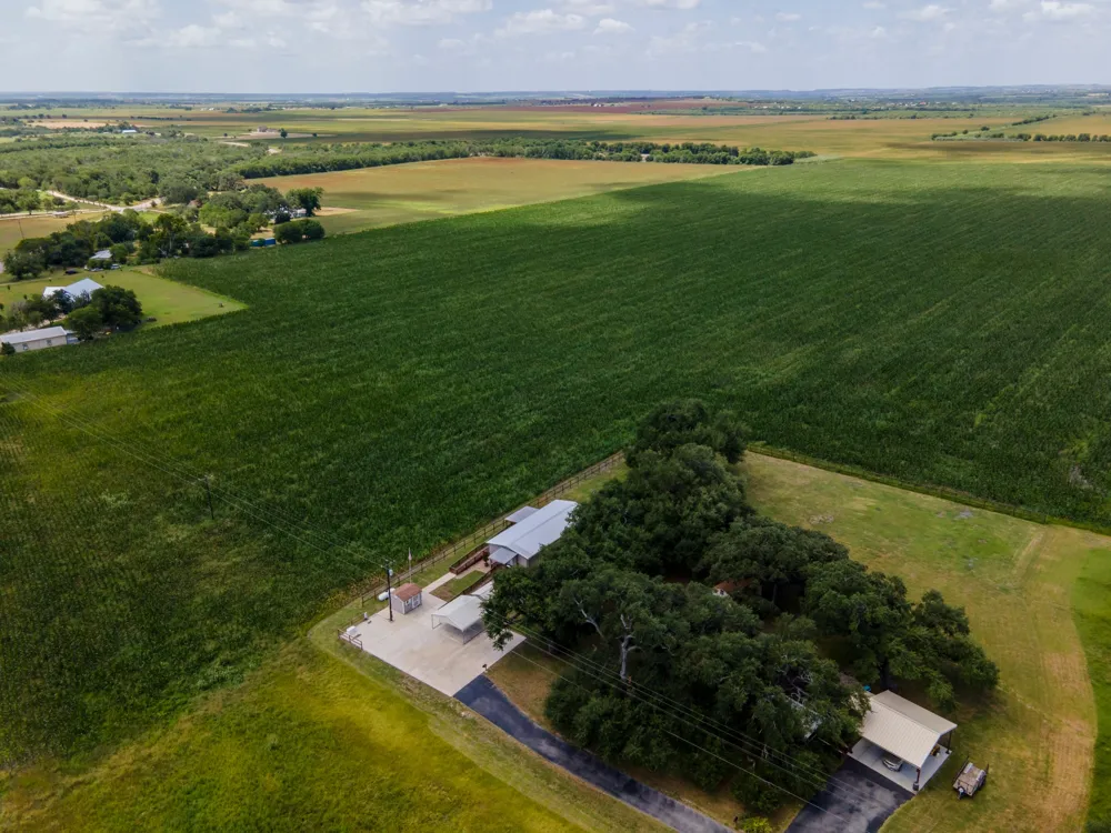 7092 FM 621 Martindale, TX 78655