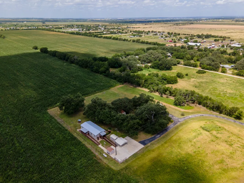7092 FM 621 Martindale, TX 78655