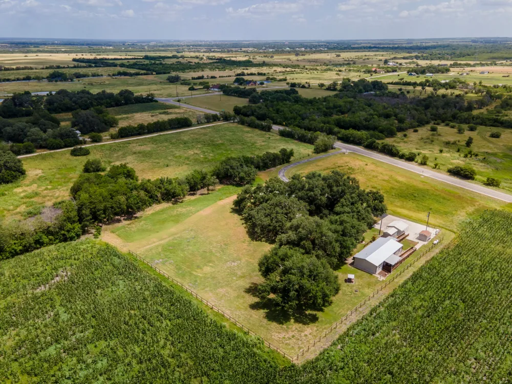 7092 FM 621 Martindale, TX 78655