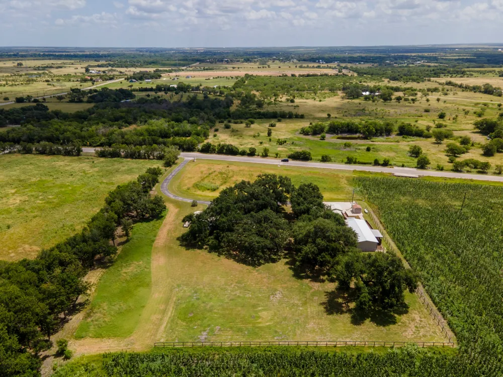 7092 FM 621 Martindale, TX 78655