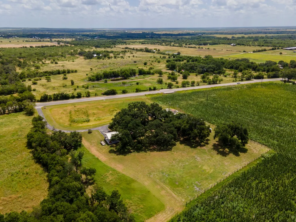 7092 FM 621 Martindale, TX 78655