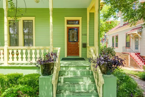 1102 West Avenue #100
