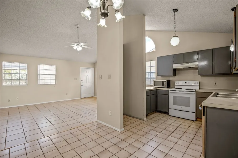 8807 Pineridge Drive #A Austin, TX 78729