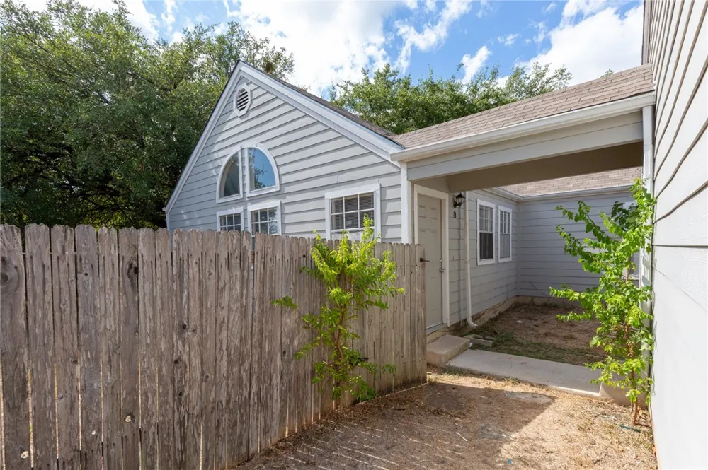 8807 Pineridge Drive #A Austin, TX 78729