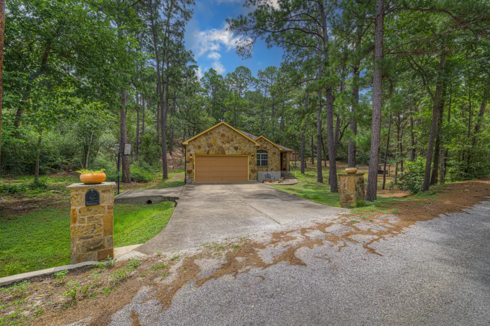 107 Nanakuli Bastrop, TX 78602