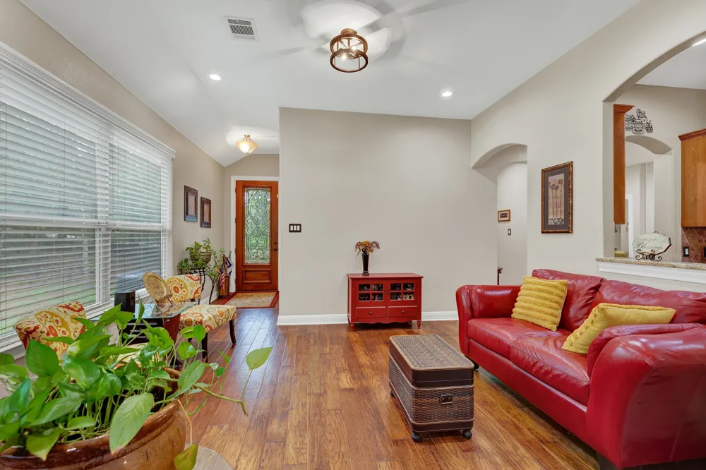 107 Nanakuli Bastrop, TX 78602
