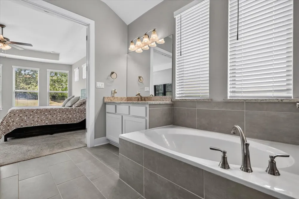 320 Raptor Beak Way Cedar Creek, TX 78612