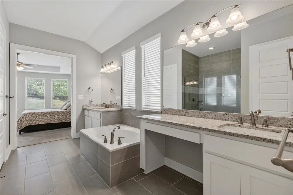 320 Raptor Beak Way Cedar Creek, TX 78612