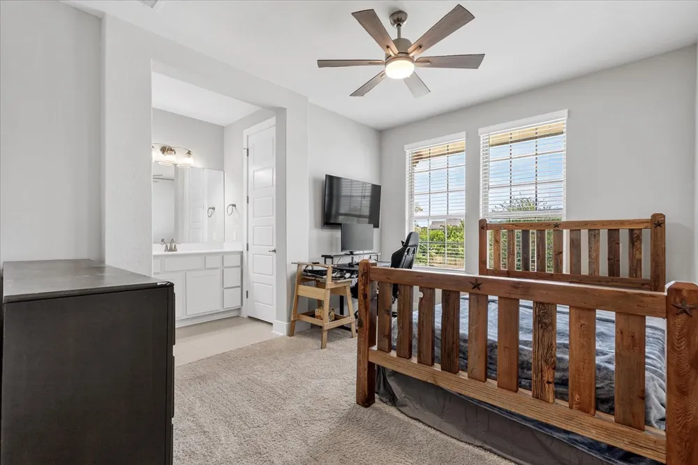 320 Raptor Beak Way Cedar Creek, TX 78612