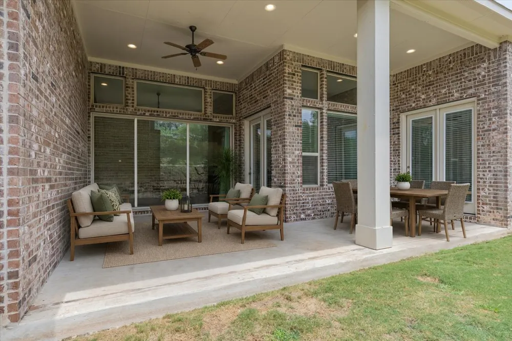 320 Raptor Beak Way Cedar Creek, TX 78612