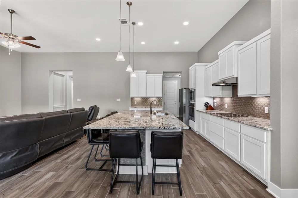 320 Raptor Beak Way Cedar Creek, TX 78612