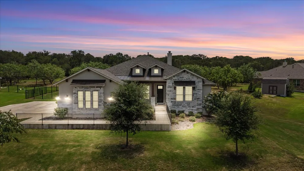 320 Raptor Beak Way Cedar Creek, TX 78612