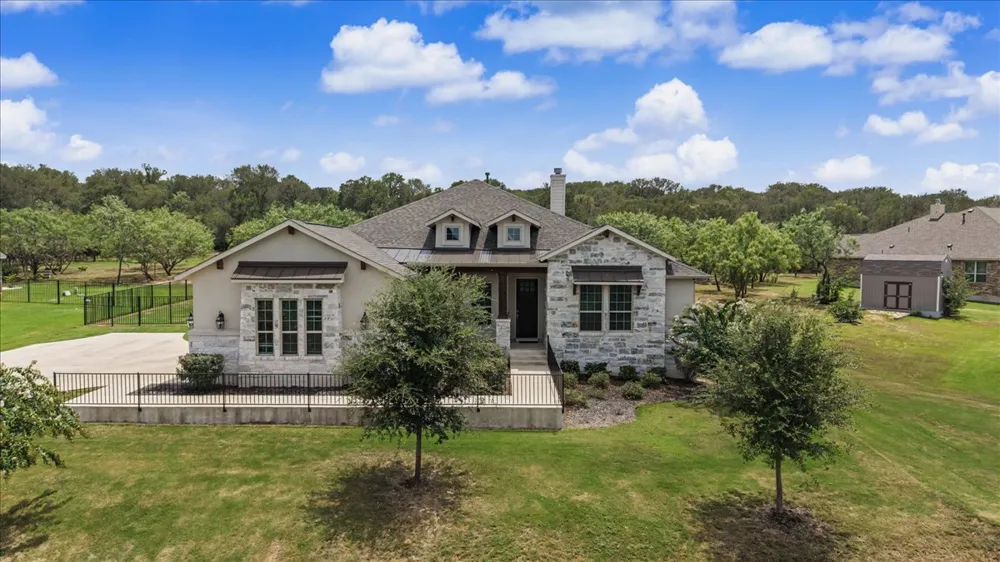 320 Raptor Beak Way Cedar Creek, TX 78612