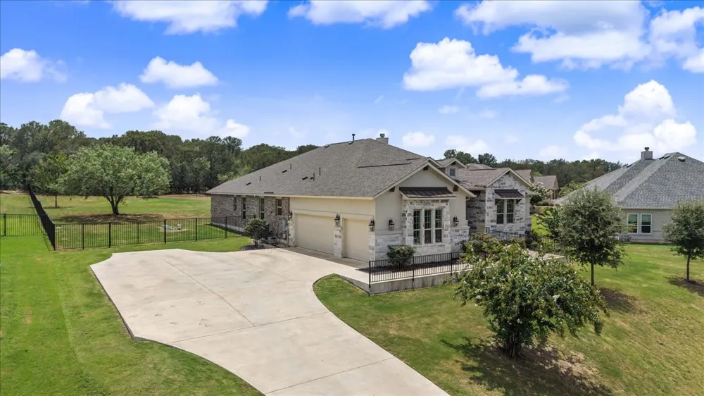 320 Raptor Beak Way Cedar Creek, TX 78612