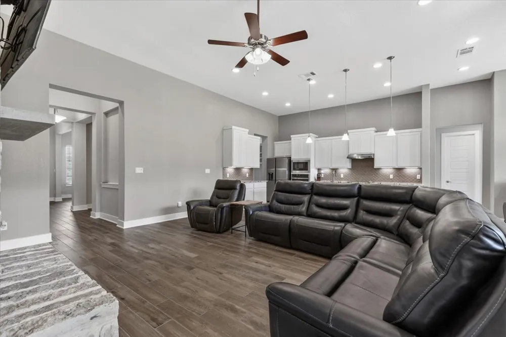 320 Raptor Beak Way Cedar Creek, TX 78612