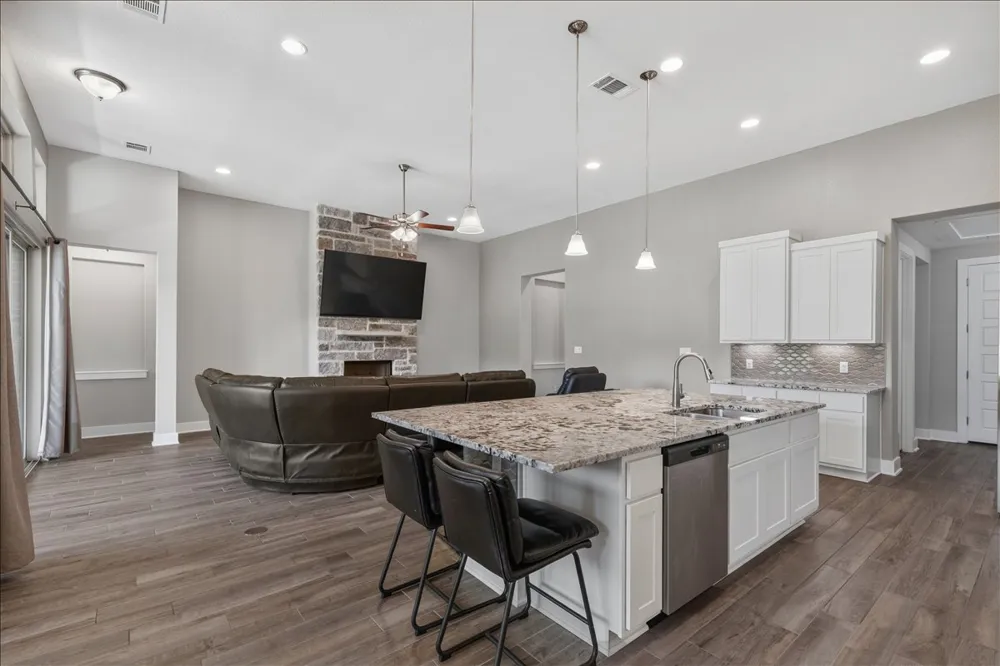 320 Raptor Beak Way Cedar Creek, TX 78612