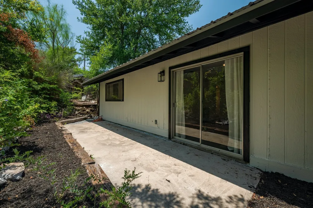 1706 Elmhurst Drive #B Austin, TX 78741
