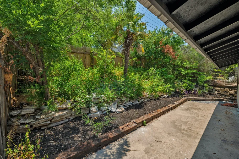 1706 Elmhurst Drive #B Austin, TX 78741