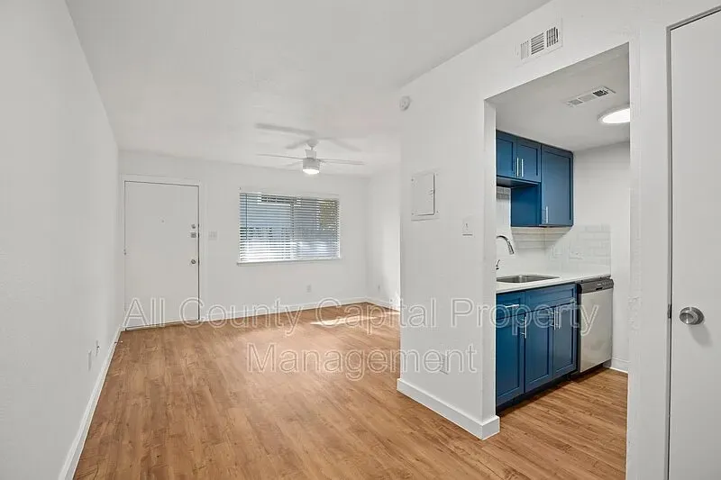 502 W 35th Street #103 Austin, TX 78705