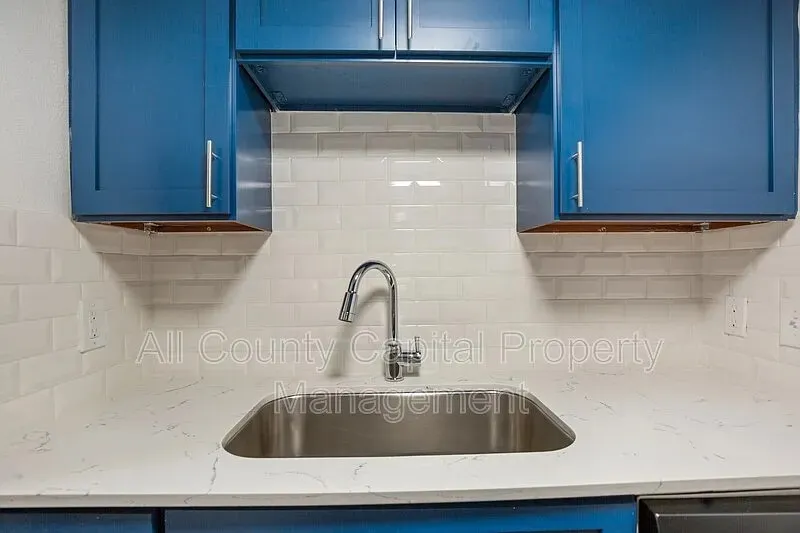 502 W 35th Street #103 Austin, TX 78705