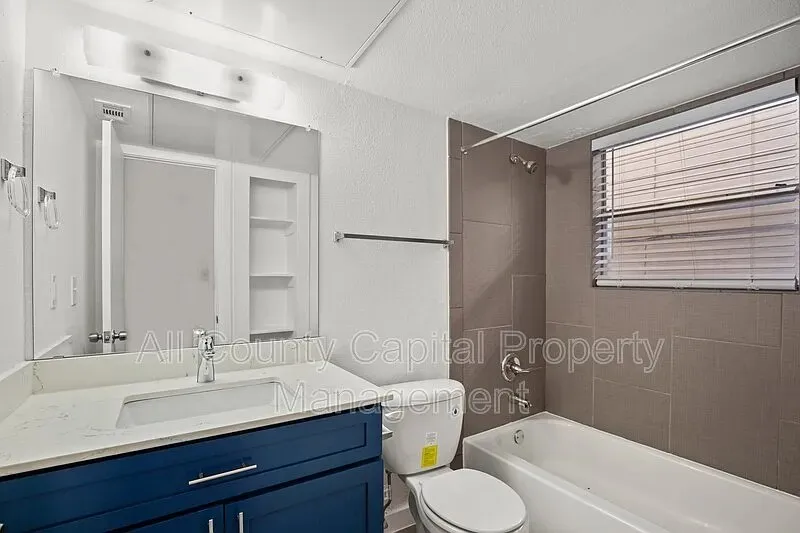 502 W 35th Street #103 Austin, TX 78705