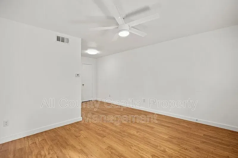 502 W 35th Street #103 Austin, TX 78705