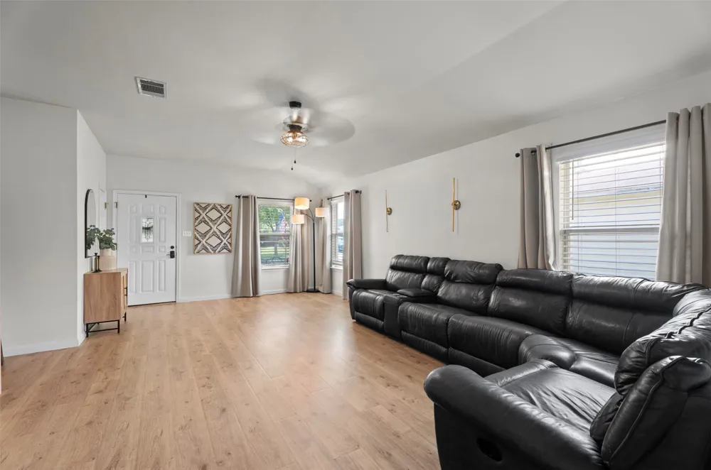 214 Jennifer Lane Bastrop, TX 78602