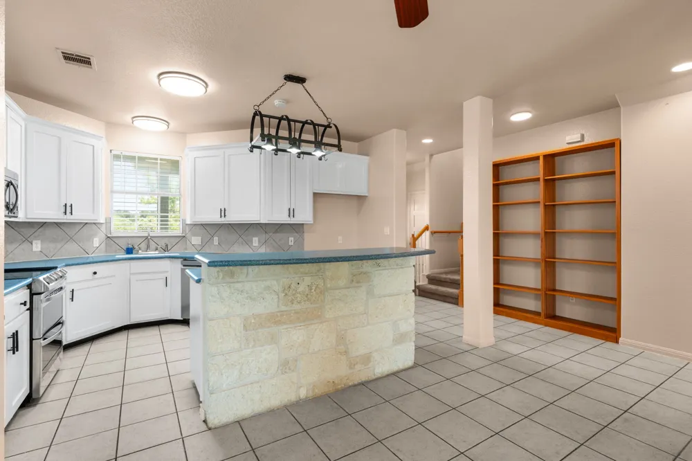 913 County Road 220 Florence, TX 76527