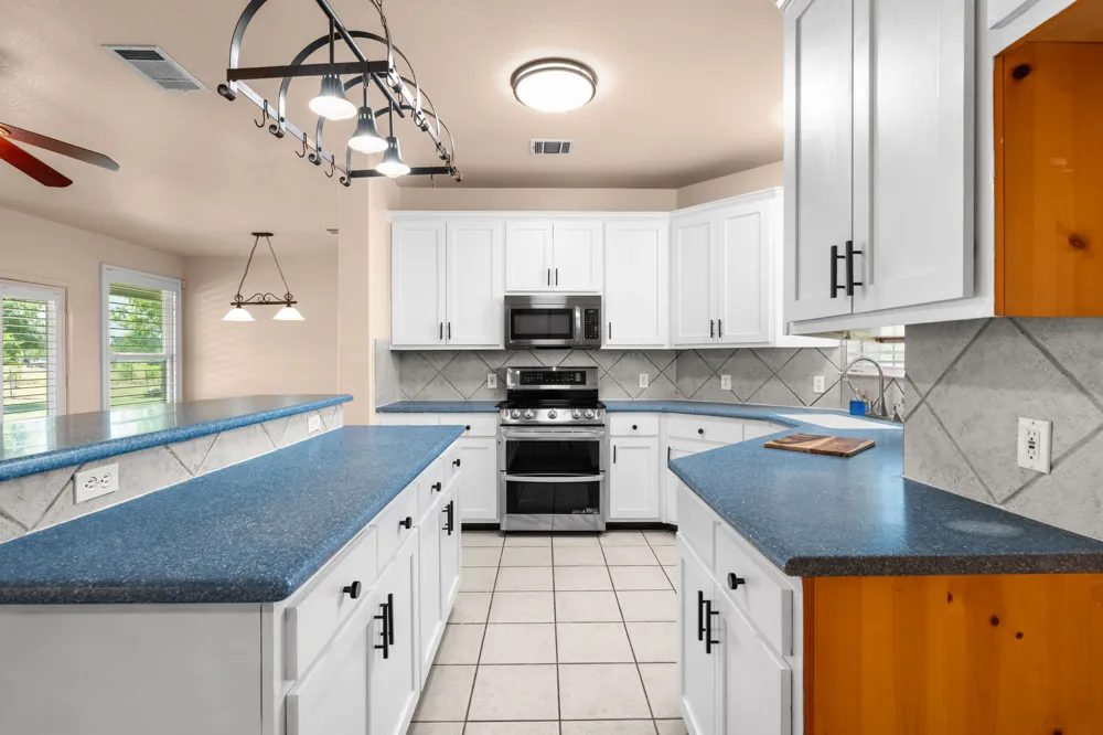 913 County Road 220 Florence, TX 76527