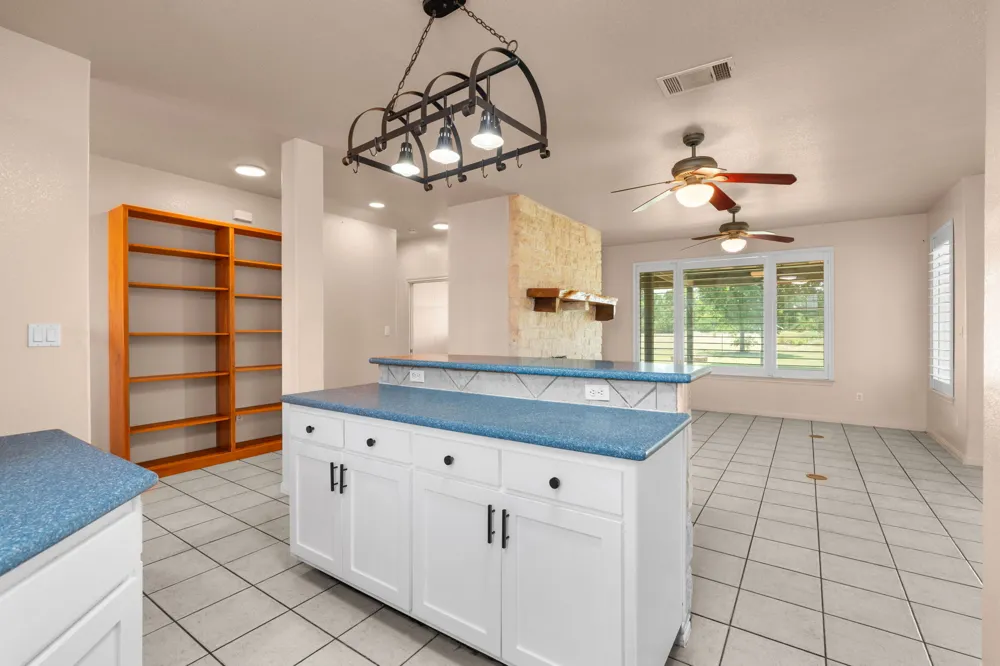 913 County Road 220 Florence, TX 76527