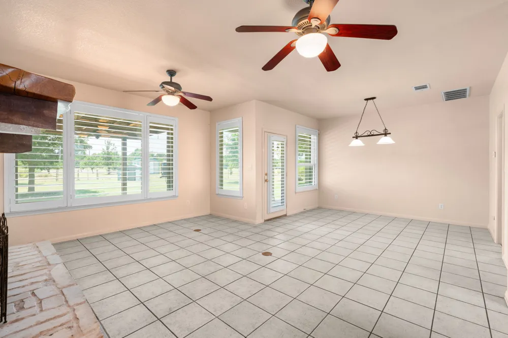 913 County Road 220 Florence, TX 76527