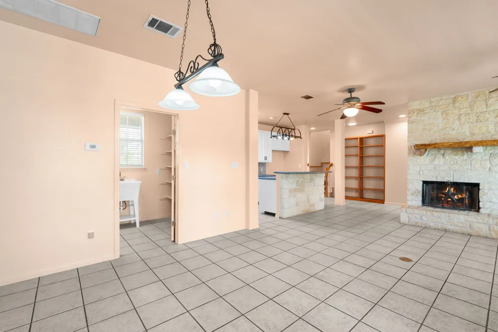 913 County Road 220 Florence, TX 76527