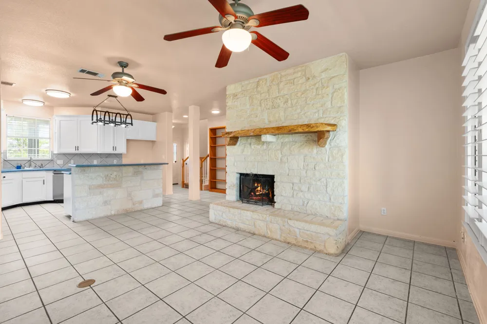 913 County Road 220 Florence, TX 76527