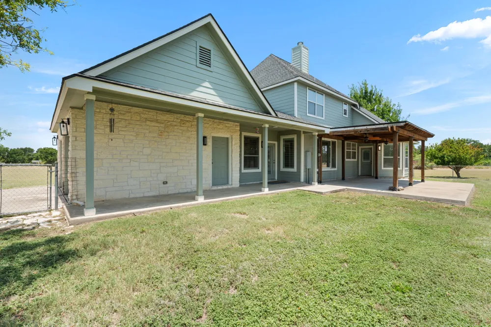 913 County Road 220 Florence, TX 76527