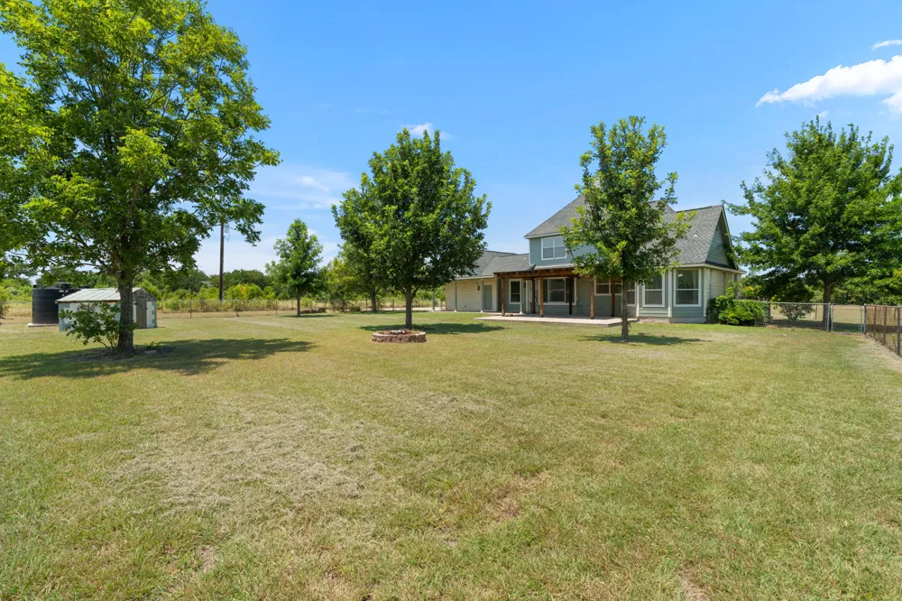 913 County Road 220 Florence, TX 76527