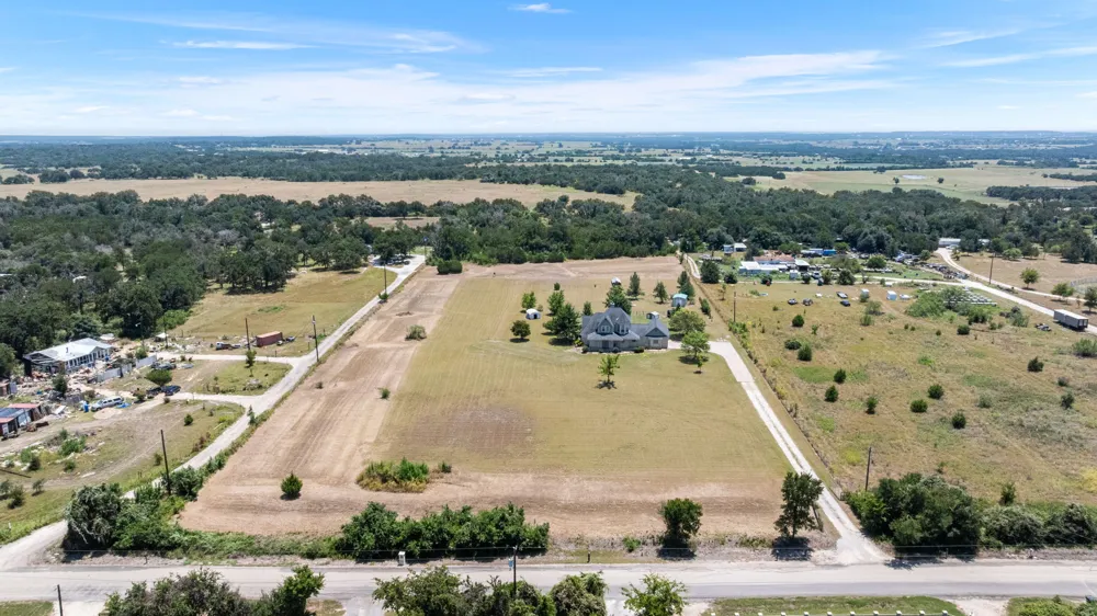 913 County Road 220 Florence, TX 76527