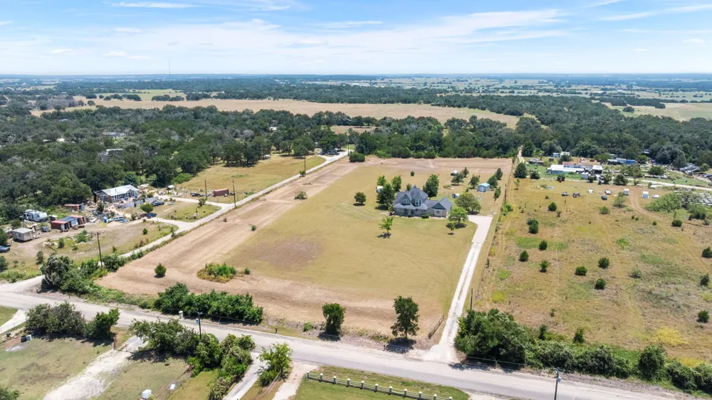 913 County Road 220 Florence, TX 76527