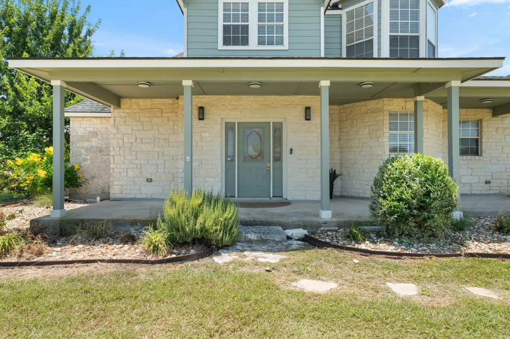 913 County Road 220 Florence, TX 76527