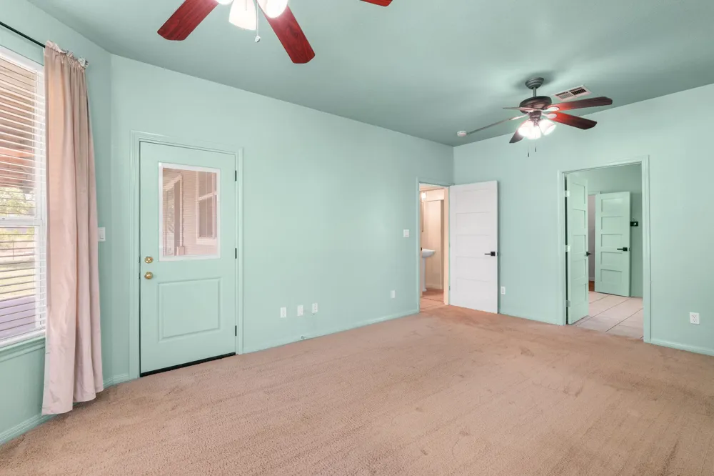 913 County Road 220 Florence, TX 76527