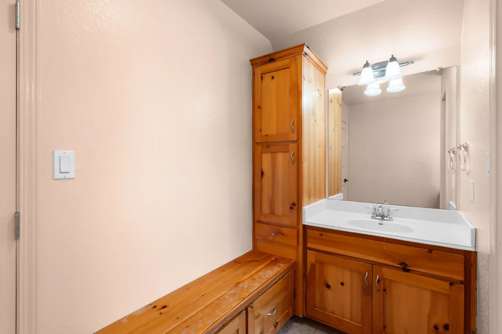 913 County Road 220 Florence, TX 76527