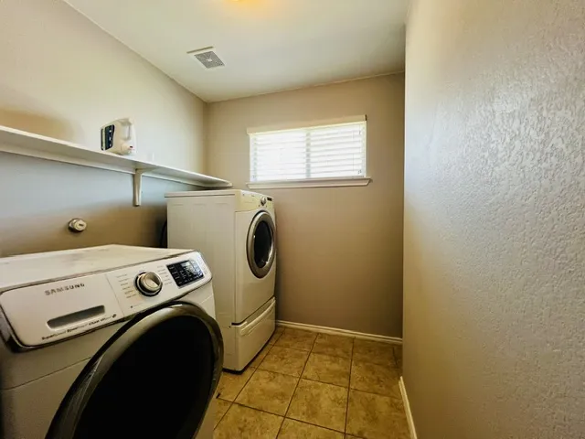 100 Magpie Goose Lane Leander, TX 78641