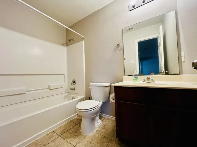 100 Magpie Goose Lane Leander, TX 78641