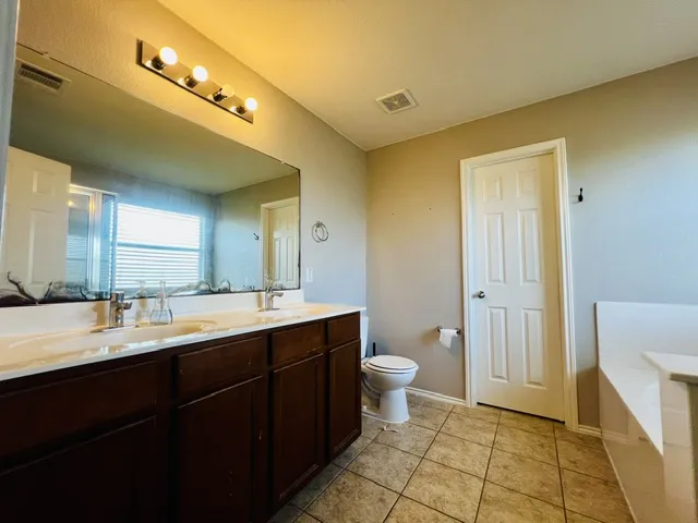 100 Magpie Goose Lane Leander, TX 78641