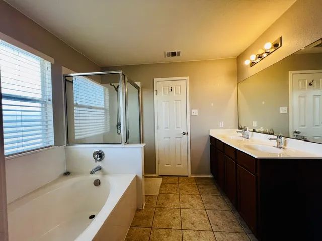 100 Magpie Goose Lane Leander, TX 78641