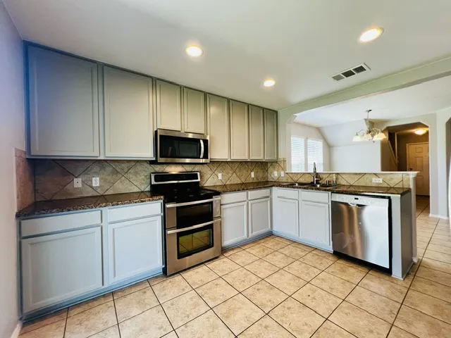 100 Magpie Goose Lane Leander, TX 78641